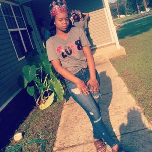 Meet your Posher, Lolá